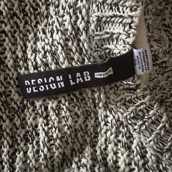 Design Lab cold shoulder woman’s sweater - Picture 3 of 4